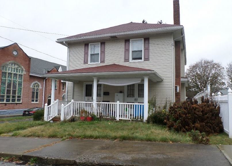 1st image of 200 East St