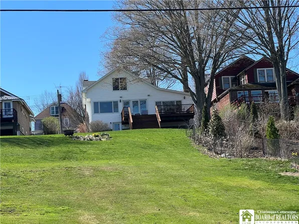 13 Washington Ave, Mayville, NY 14757