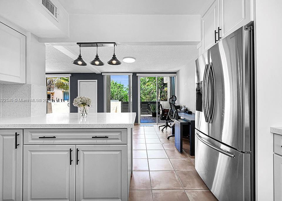 1st image of 9133 Fontainebleau Blvd