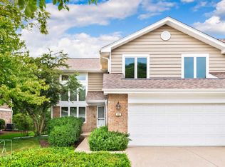 80 Woodstone Dr, Buffalo Grove, IL 60089