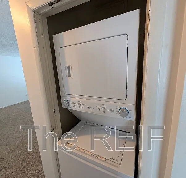 719 Peachtree Pl — Photo 9