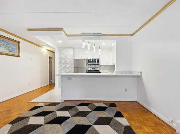 75-22 Parsons Boulevard image 7 of 21