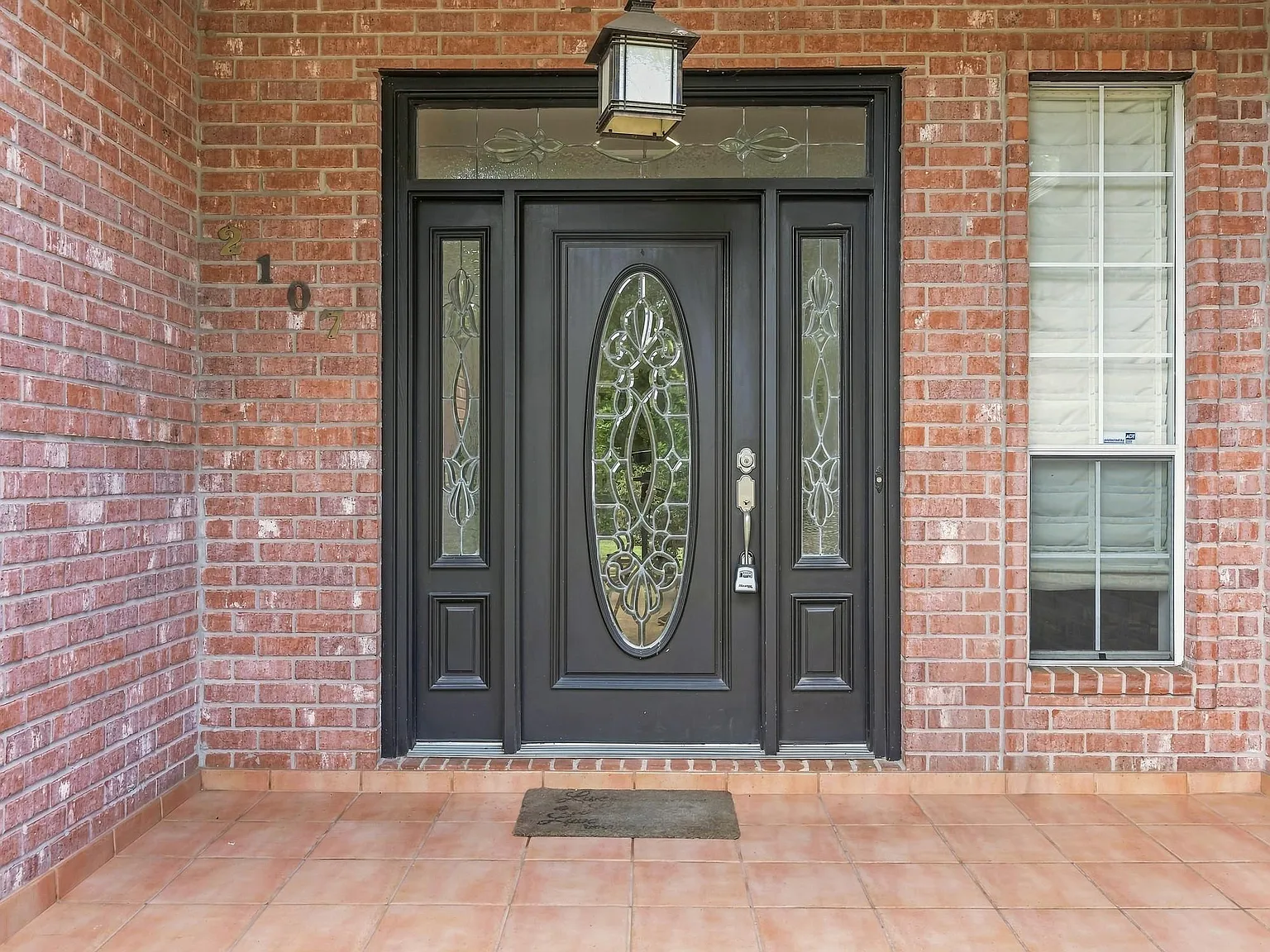4 bed, 2.0 bath, 2350 sqft, $2,950 — Photo 4