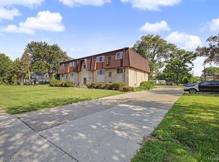 34190 Forest St, Wayne, MI 48184