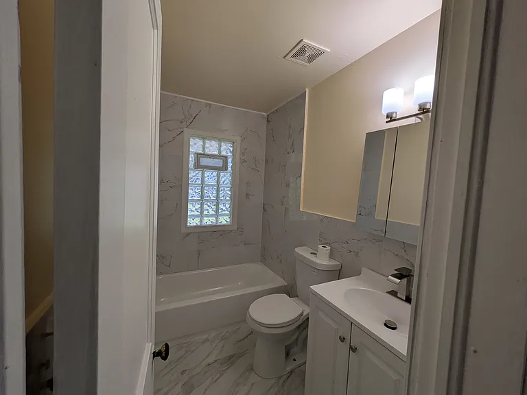 7414 Vaughan St — Photo 8