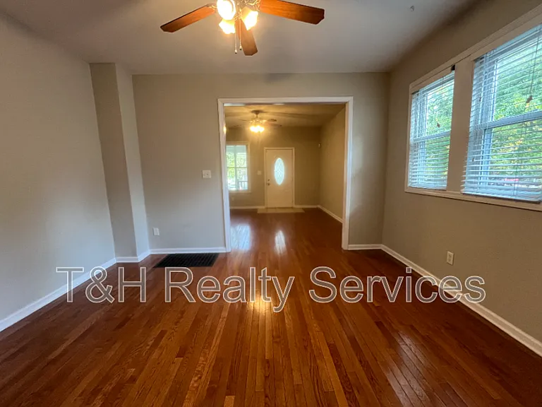 1531 Sturm Ave — Photo 8