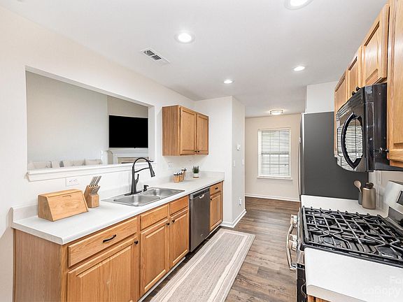 3rd image of 3008 Teton Dr