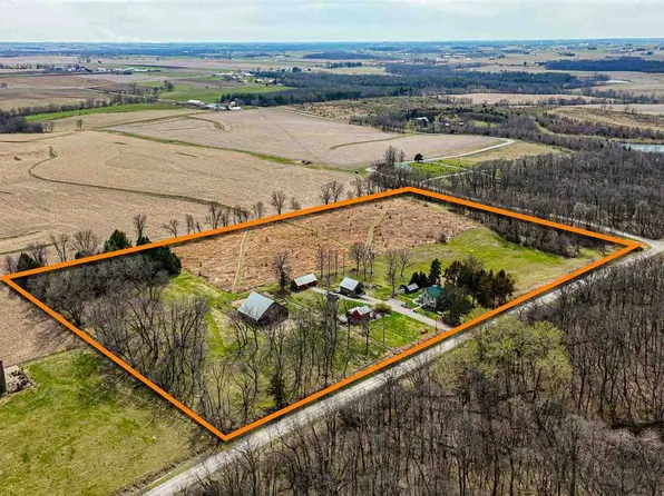 3463 540th St SW, Riverside, IA 52327