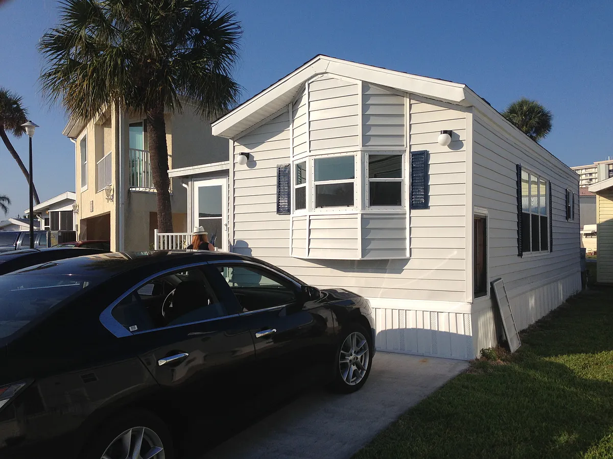 Building Photo - 10725 S Ocean Dr #349