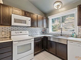 3216 Kirkwood Dr, Rapid City, SD 57702