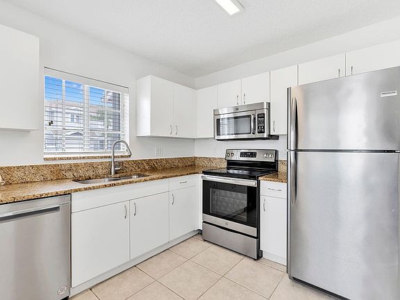 3rd image of 4760 SW 14th Court