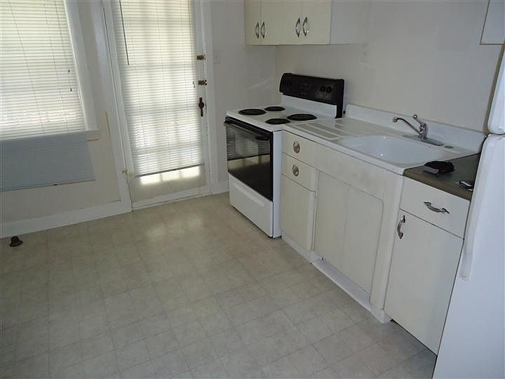 2nd image of 927 Hamilton Blvd APT 3S