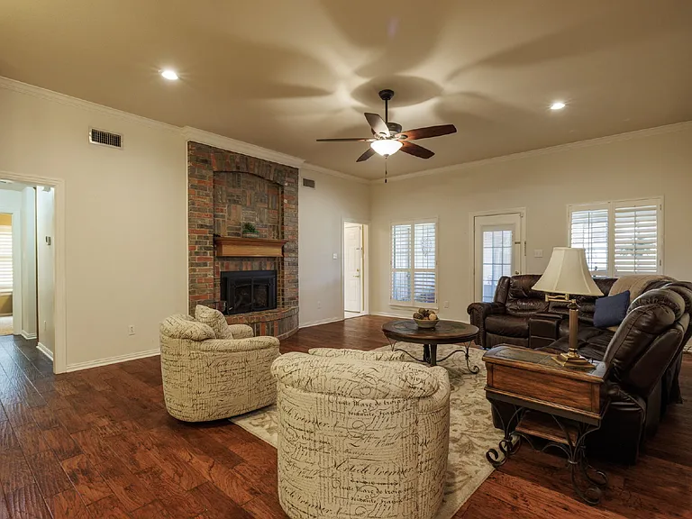3726 Pensacola Dr — Photo 2