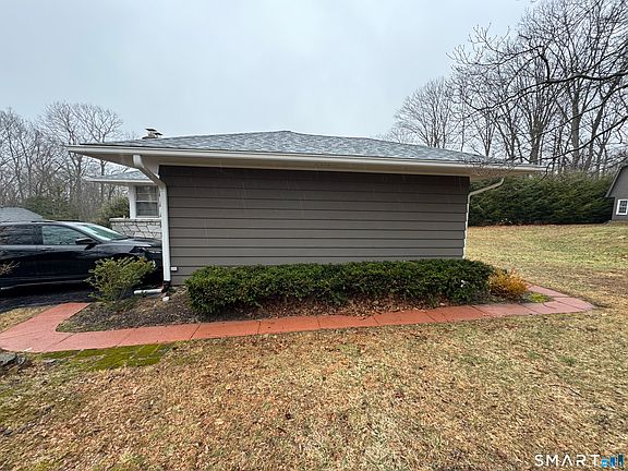 3rd image of 90 Larchmont Avenue