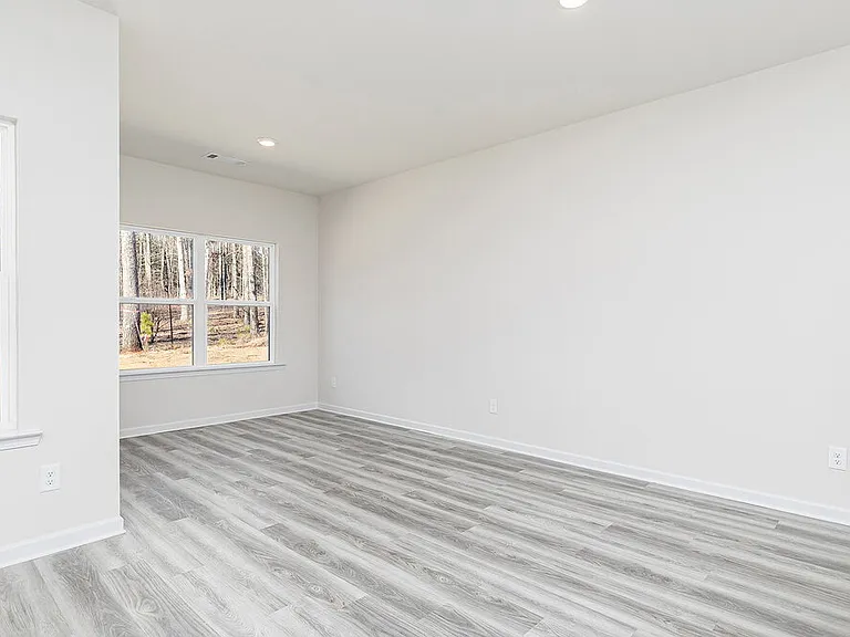 641 Mackenzie Cv — Photo 12