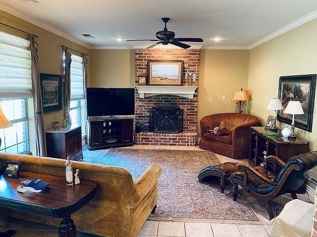 1st image of 17800 Country Club Dr