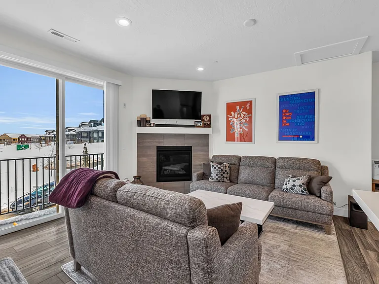 Property is Unfurnished. Photos for ideas only