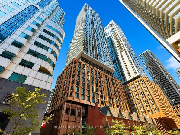 8 Widmer St #4303, Toronto, ON M5V 0W6