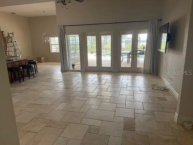 3 bed, 2.0 bath, 1858 sqft, $2,700 — Photo 2