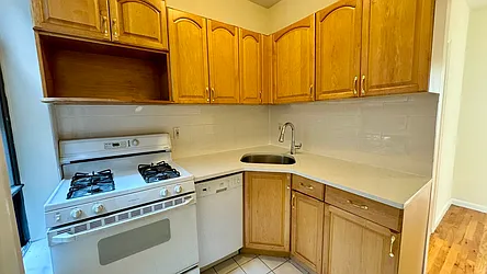 Rented by HOLTON REAL ESTATE INC.