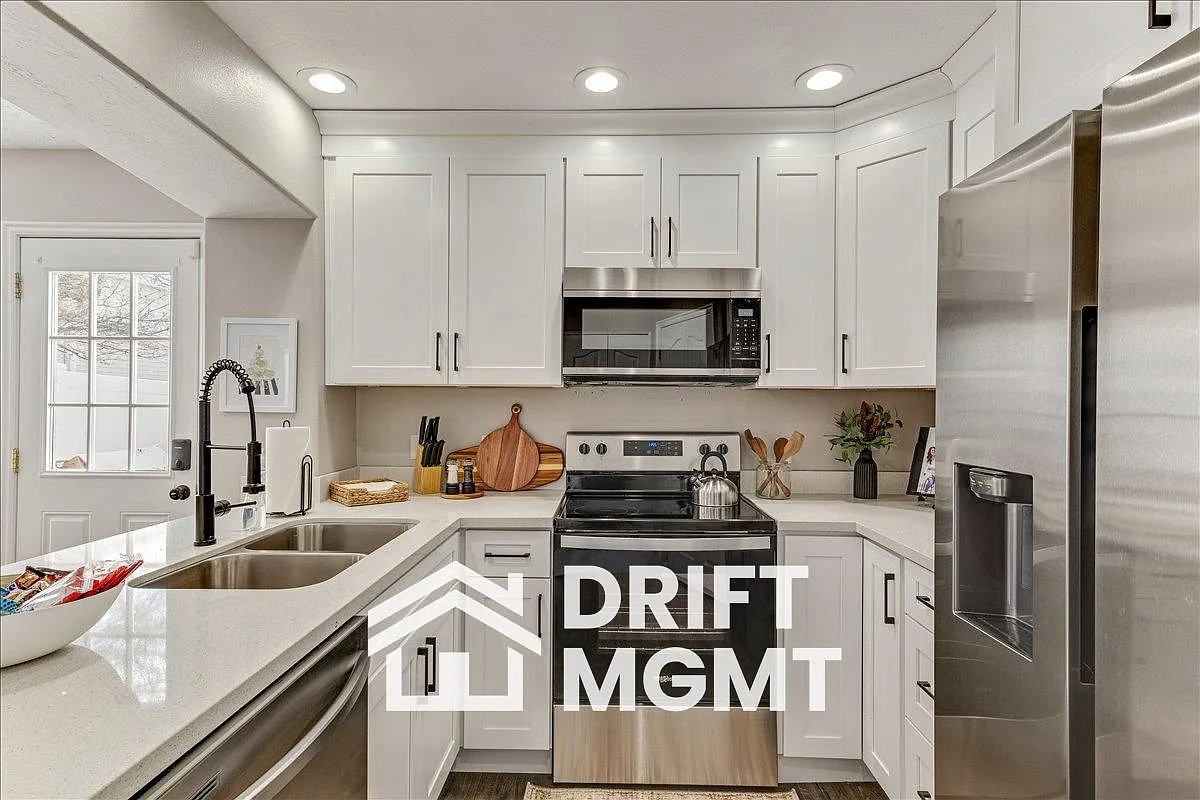 184 E Rideout Hall Ln — Photo 4