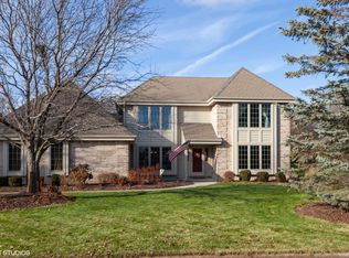 N74W15846 Stonewood Dr, Menomonee Falls, WI 53051