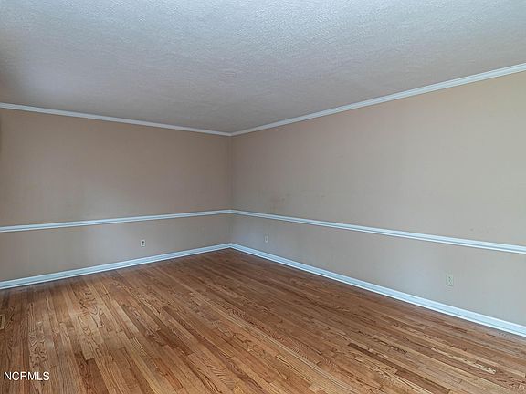 3rd image of 615 Tanglewood Lane