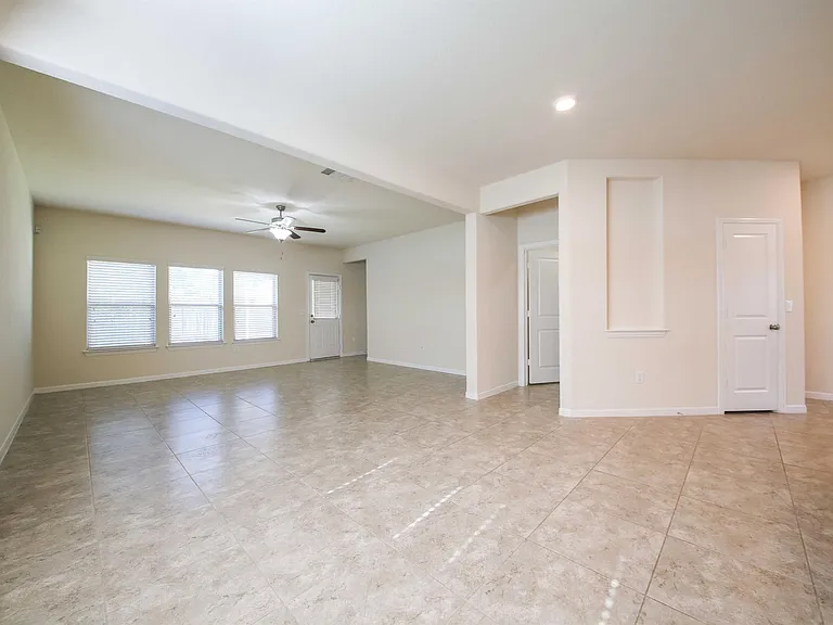 14002 Madrigal Ln — Photo 43