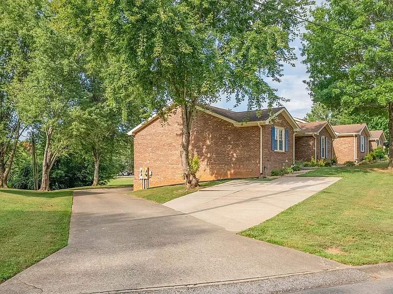 3066 Woody Ln — Photo 2