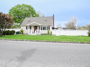 7 Oak Street, Brentwood, NY 11717