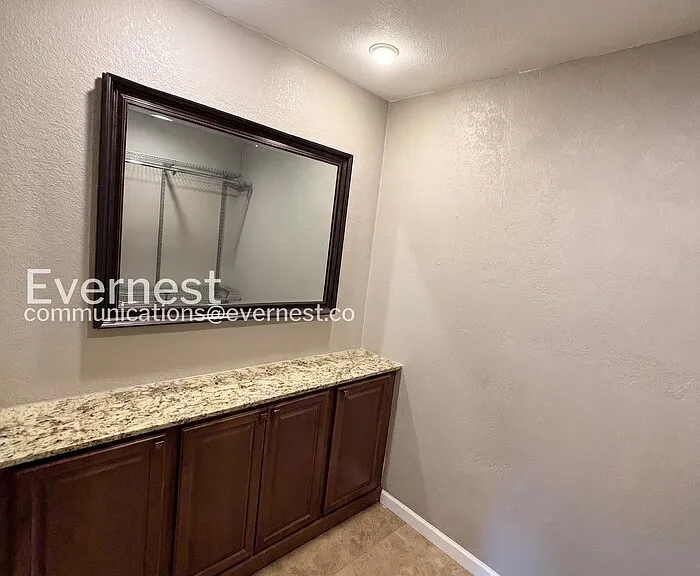1243 N Washington St #402 — Photo 9