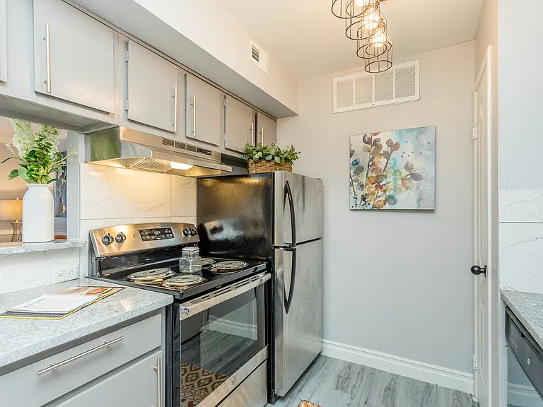 La Estancia Apartments — Photo 11
