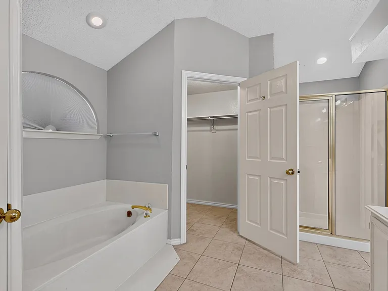 1426 Mapleview Dr — Photo 25