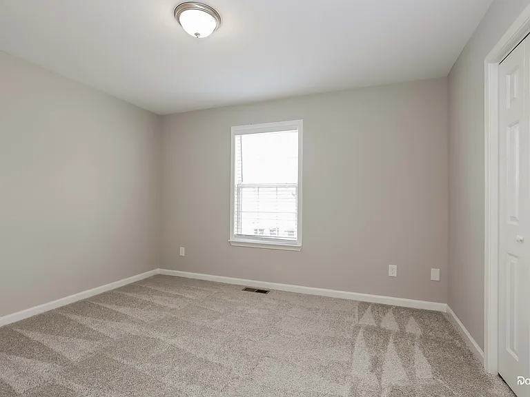 2104 Madison Ct — Photo 10