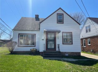 927 Ravine Dr, Cleveland Heights, OH 44112