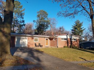 917 Ferndale Rd, Lincoln, NE 68510