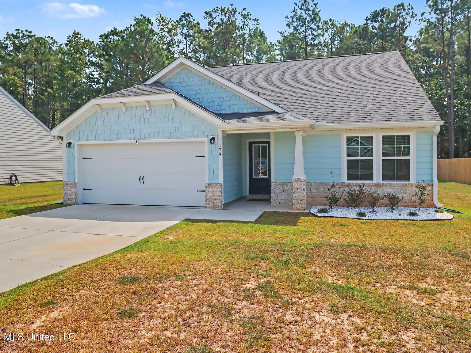 3 bed, 3.0 bath, 1893 sqft, $2,200 — Photo 2