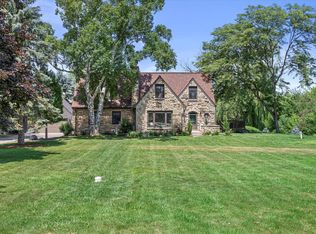 626 W Fairy Chasm Rd, Bayside, WI 53217