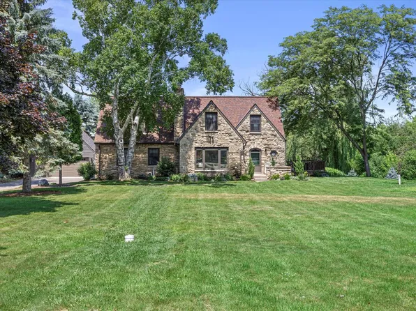 626 West Fairy Chasm ROAD, Bayside, WI 53217