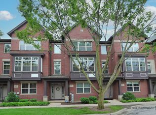 709 Summit Ln, Vernon Hills, IL 60061