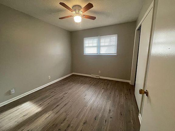 5th image of 606 Eastbrook Dr NW