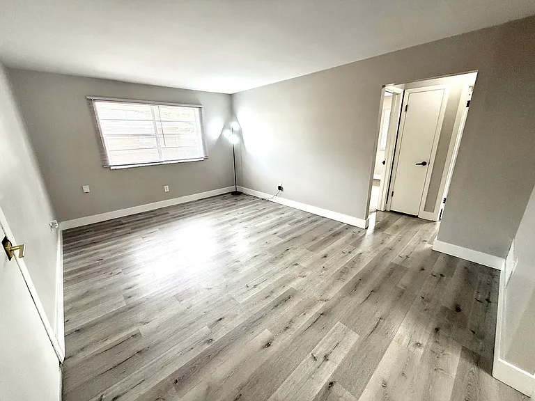 1541 Glenn Ave — Photo 10