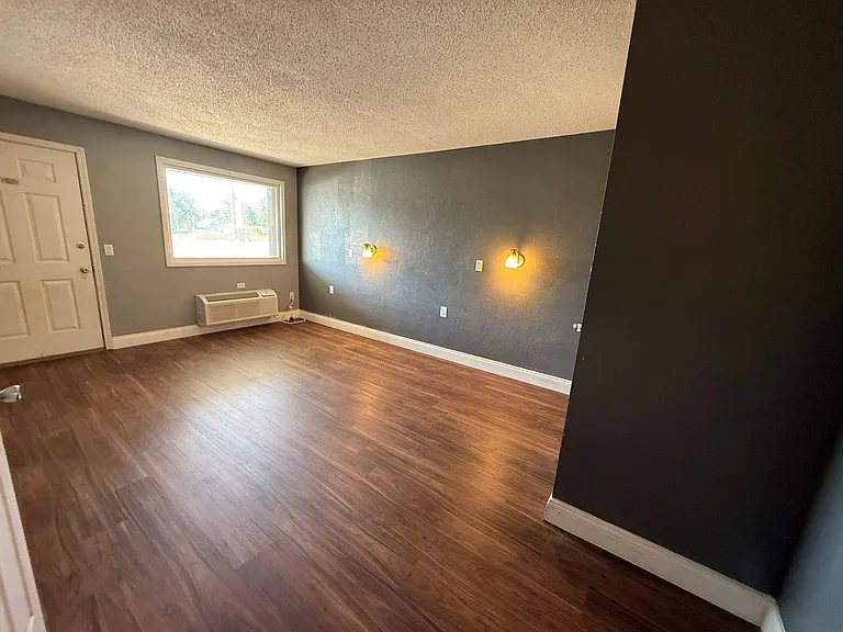 115 E Valley View Dr — Photo 5