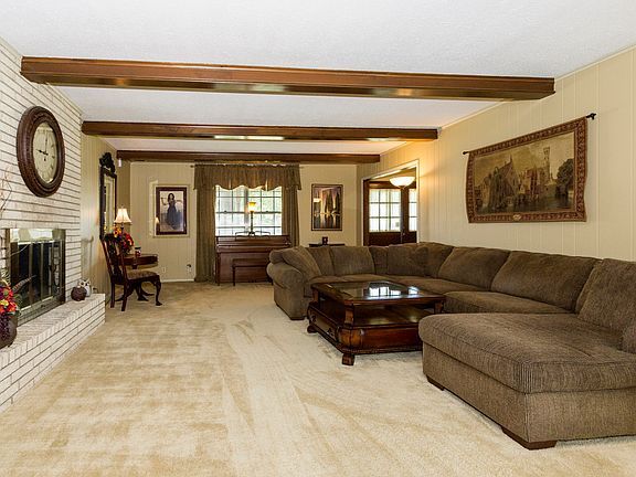 Great room w gas fireplace