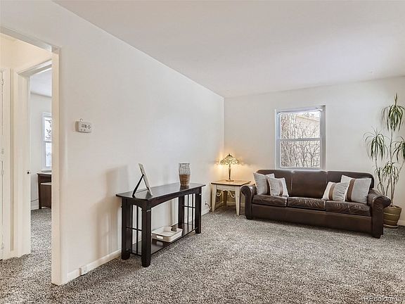 5th image of 894 Oswego St