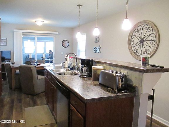 4th image of 58536 Silvergrass Ave