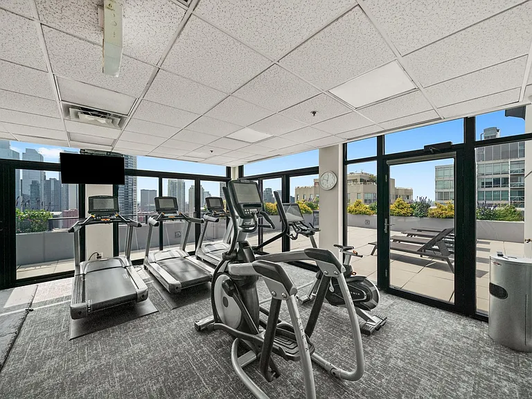 435 W Erie St #1105 — Photo 17