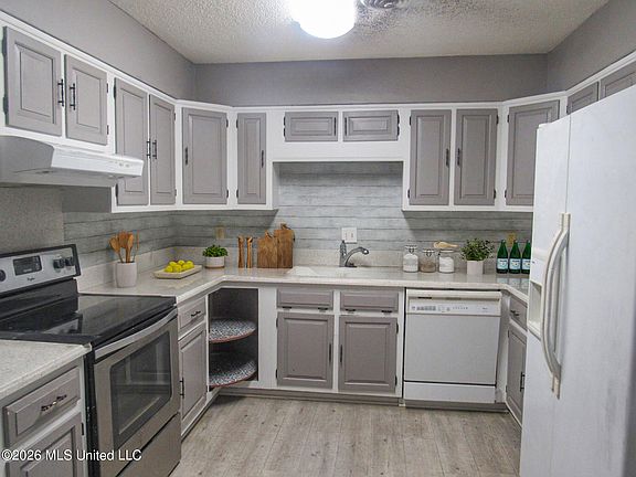 4th image of 502 Brownsferry Rd