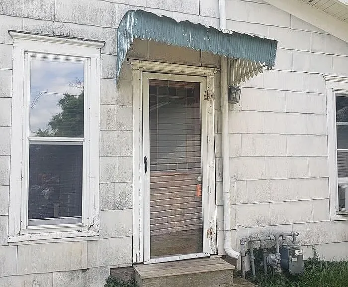 206 S Flood Ave #C — Photo 2