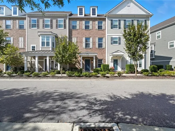 1725 Perla Dr, Virginia Beach, VA 23456
